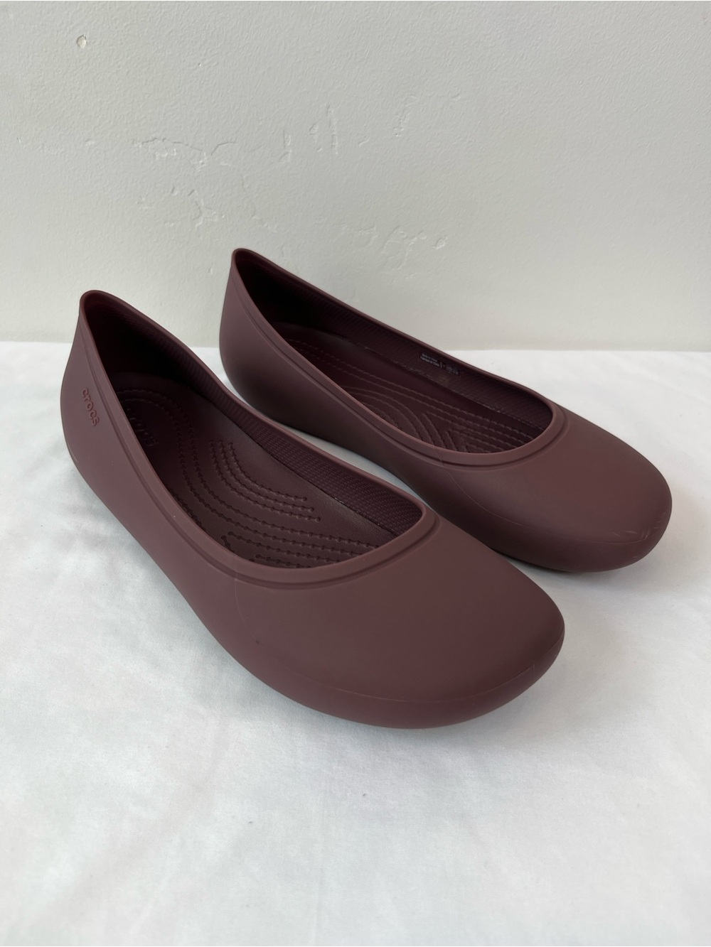 Crocs Brooklyn Ballet Flats Dark Cherry Maroon Slip On Comfort Shoes Size 8